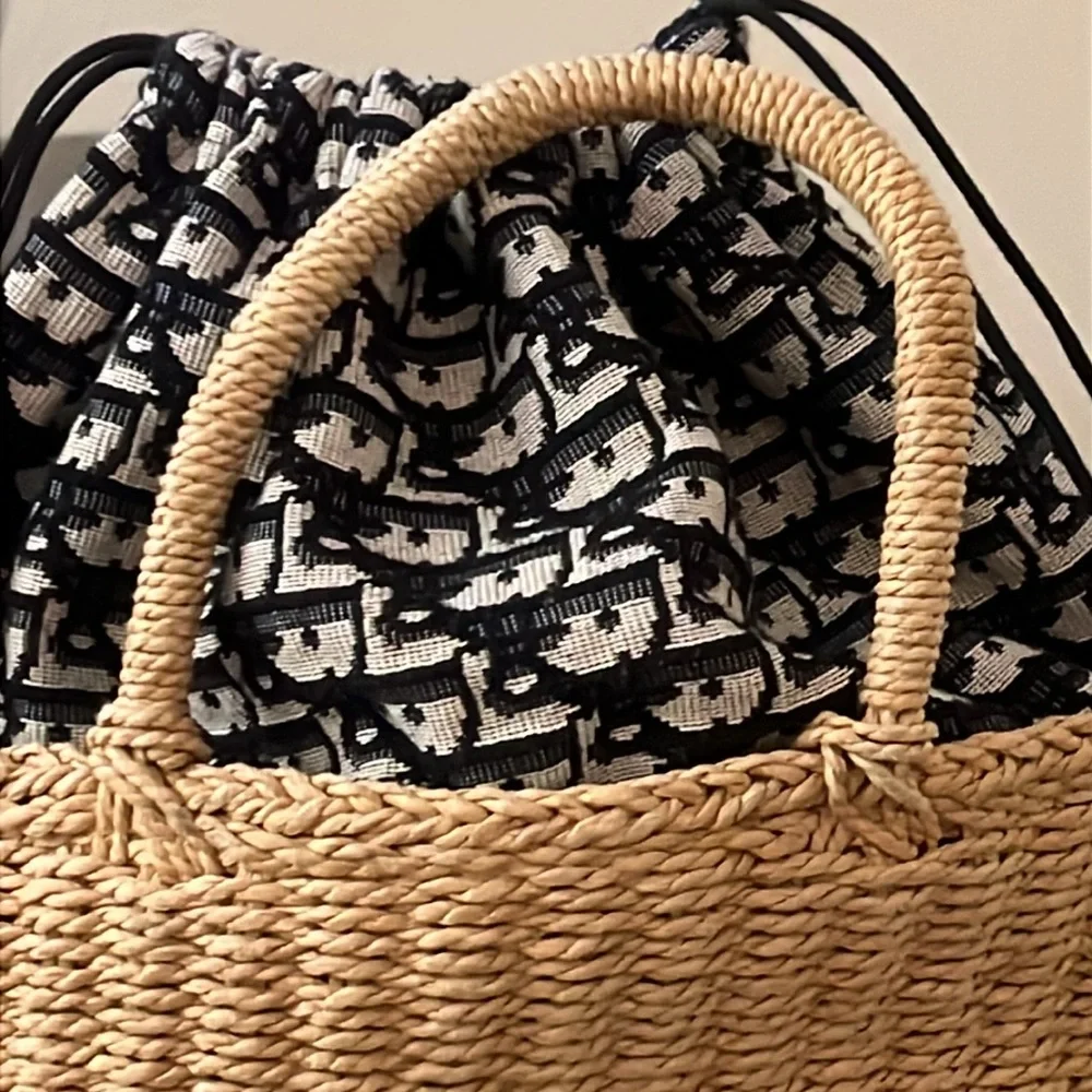 Authentic CHRISTIAN DIOR Wicker
Oblique Basket Bag in Blue - Picture 3 of 14